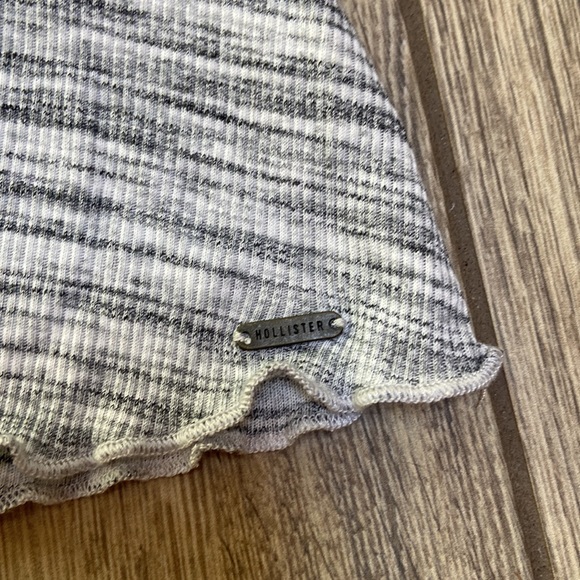 Hollister Crop Top Tank Top - Picture 3 of 5